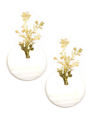 MUJER PENDIENTES DE NACAR CON RAMITA DE ARBOL CON HOJITAS - Imagen 1