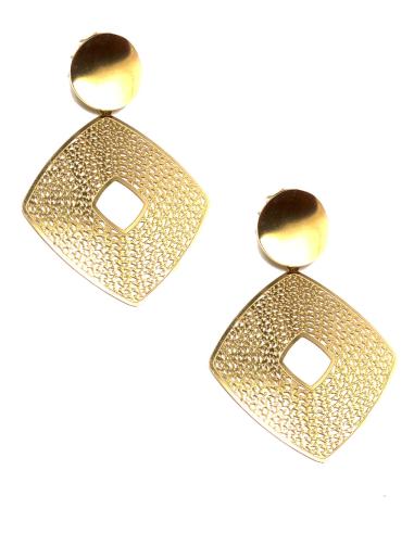 PENDIENTES LARGOS DORADOS CON DISEÑO CUADRADO CALADO - Imagen 1