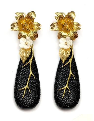 PENDIENTES NEGROS LARGOS FLAMENCA CON FLORES DORADAS Y DE NACAR - Imagen 1