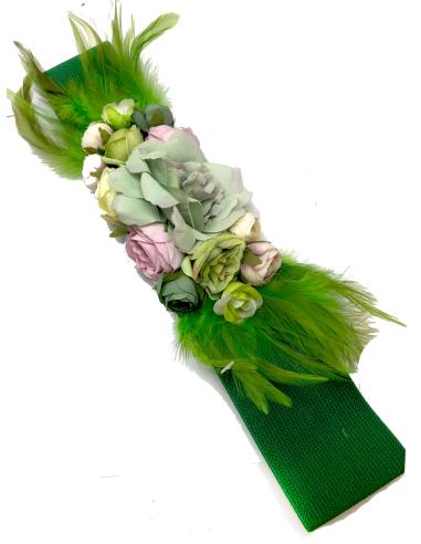 CINTURONES VERDES DE FIESTA ELASTICOS CON FLORES Y PLUMAS - Imagen 1