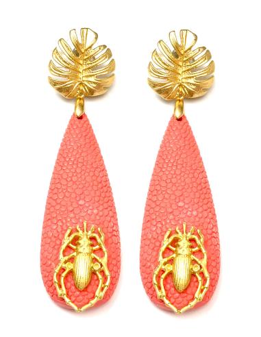 PENDIENTES LARGOS CORAL CON ESCARABAJOS Y HOJAS DE ADAN - Imagen 1