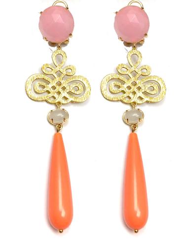 PENDIENTES LARGOS CORAL CON BONITA FILIGRANA DORADA - Imagen 1