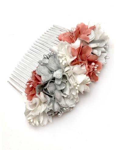 PEINETAS CON FLORES BLANCAS, ROSAS Y PLATEADAS DE INVITADA - Imagen 1