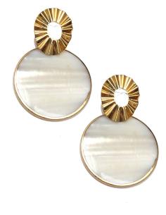 PENDIENTES LARGOS DE NACAR BLANCO MUY FAVORECEDORES