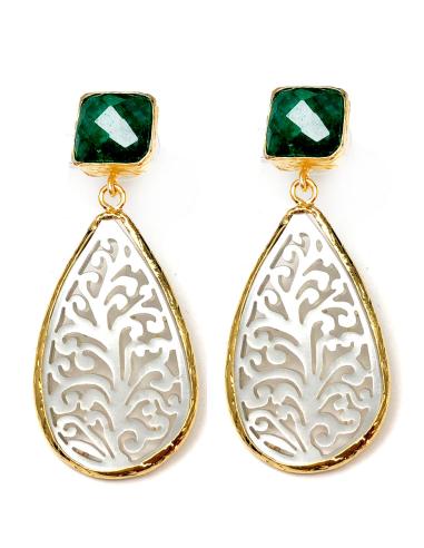 PENDIENTES DE NACAR DECORADOS CON PIEDRA VERDE ESMERALDA - Imagen 1
