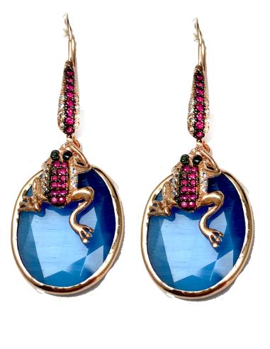 PENDIENTES AZULONES DE PIEDRA DECORADOS CON RANA FUCSIA - Imagen 1