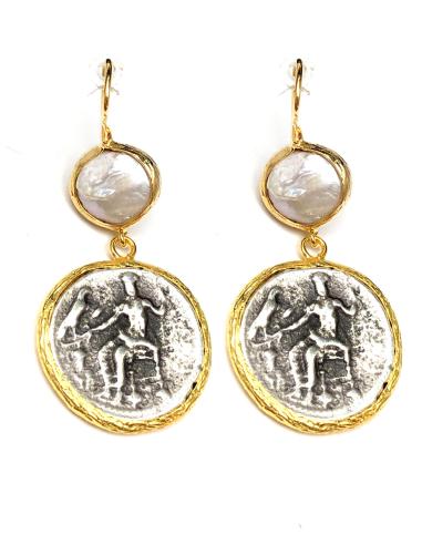 PENDIENTES LARGOS DE MONEDA Y PERLA CON ENGARCE BAÑO DE ORO - Imagen 1
