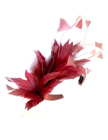 DIADEMAS MALVAS CON ESILOSAS PLUMAS PARA INVITADAS DE BODA - Imagen 1