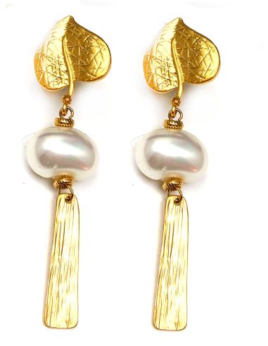 PENDIENTES LARGOS CON PERLAS Y EN DORADO MATE