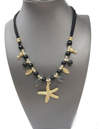 COLLAR CORTO DE ESTRELLITA DE MAR DORADA CON NEGRO Y PERLA