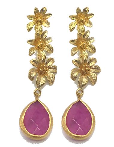 PENDIENTES LARGOS DE TRES FLORES Y UNA PIEDRA NATURAL FUCSIA