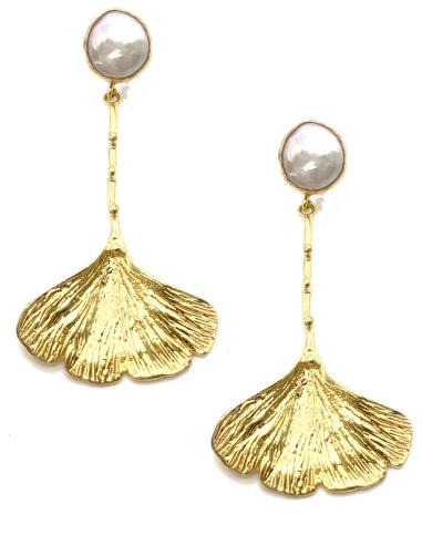 PENDIENTES DE FIESTA LARGOS MUJER DORADOS CON PÉTALO Y MADRE PERLA