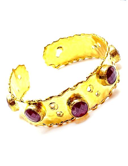 BRAZALETE DORADO BAÑADO EN ORO CON PIEDRA DRUSA FUCSIA MUY ELEGANTE