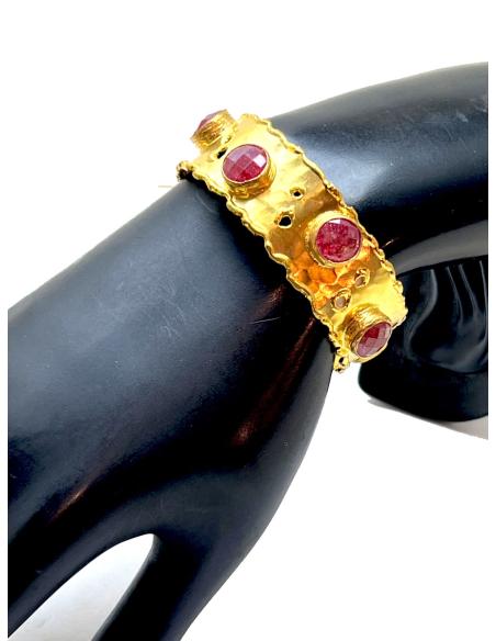 BRAZALETE DORADO BAÑADO EN ORO CON PIEDRA DRUSA FUCSIA MUY ELEGANTE