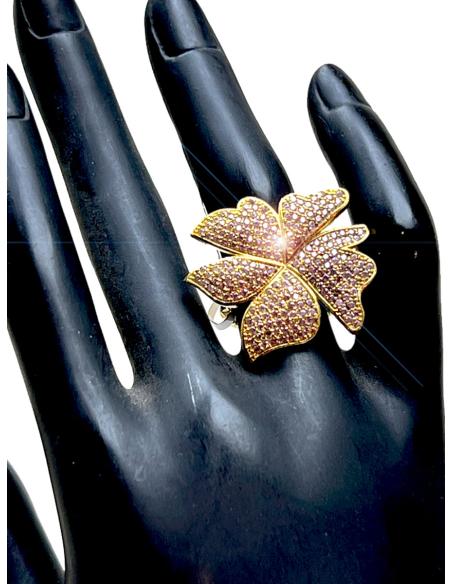 ANILLO MUJER GRANDE CON FLOR ROSA ASIMÉTRICA PARA LOOKS DE FIESTA