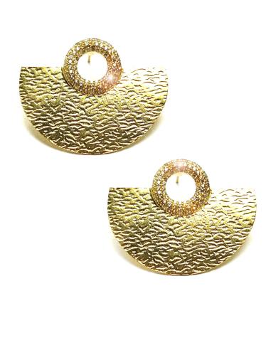 PENDIENTES BAÑADOS EN ORO CON DISEÑO DE ABANICO Y ARO DE CRISTALES MUY LUMINOSOS Y ELEGANTES