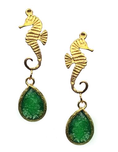 PENDIENTES DE PIEDRA VERDE AGUAMARINA Y CABALLITO DE MAR BAÑADO EN ORO