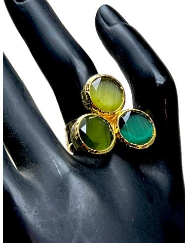 ANILLOS VERDES CON DISEÑO DE TRIO DE PIEDRAS ENGARCE DORADO