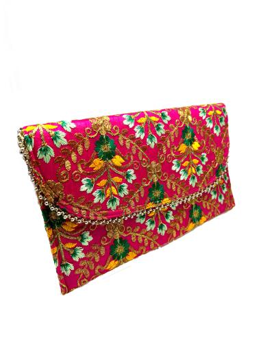BOLSOS FUCSIAS CON FLORES PARA BODAS DE PRIMAVERA VERANO
