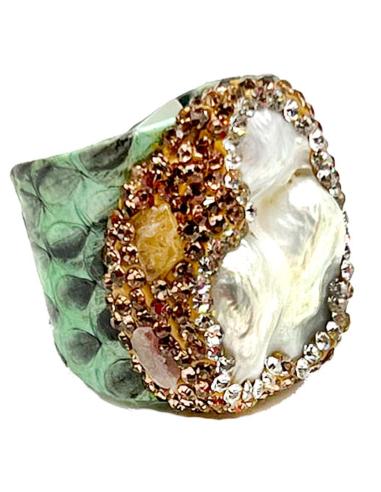 ANILLOS VERDES DE PIEL DE SERPIENTE Y PERLA BARROCA