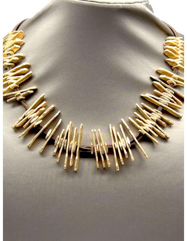 COLLARES CORTOS DORADOS PARA MUJER PARA TU OUTFIT DE DIA