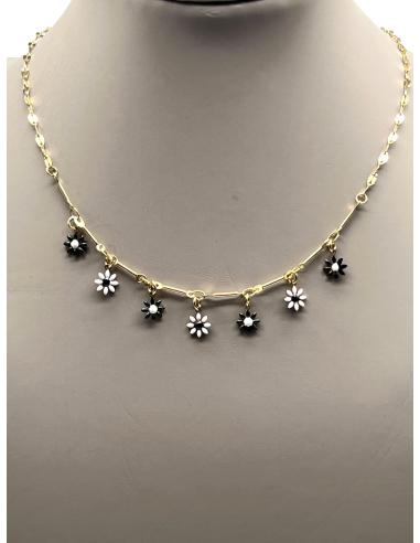 CADENITAS DORADAS CON FLORECITAS BLANCAS Y NEGRAS