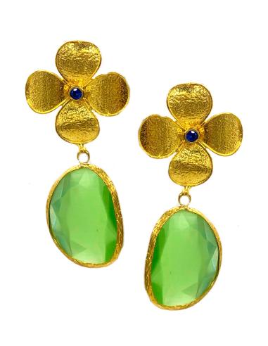 PENDIENTES VERDE ESMERALDA LARGOS OVAL CON FLOR BAÑADA EN ORO PARA FIESTAS