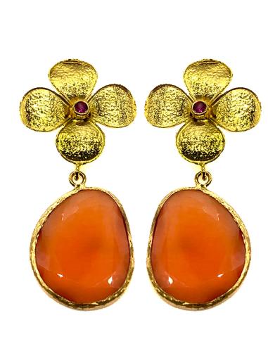 PENDIENTES LARGOS OVAL NARANJA CON GRAN FLOR DORADA BAÑADA EN OROPARA VERANO