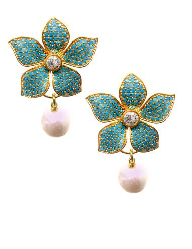 PENDIENTES LARGOS DE FLOR TURQUESA CON PERLA BARROCA BAÑADO EN ORO DE ALTA BISUTERÍA
