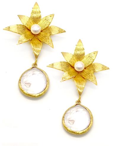 PENDIENTES LARGOS FLOR EN ORO CON PERLA Y LÁGRIMA DE PIEDRA LUNA