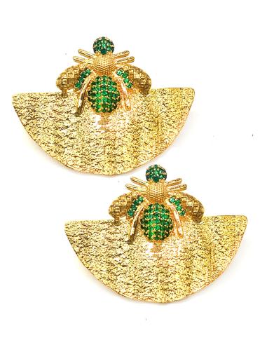 PENDIENTES DORADOS CON ABEJA VERDE SOBRE ABANICO BAÑADO EN ORO