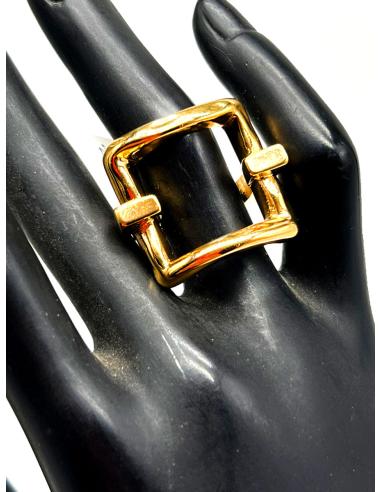ANILLO DORADO DE ALTA BISUTERIA ACTUAL DISEÑO CUADRADO