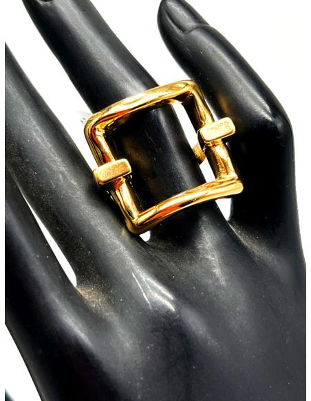 ANILLO DORADO DE ALTA BISUTERIA ACTUAL DISEÑO CUADRADO