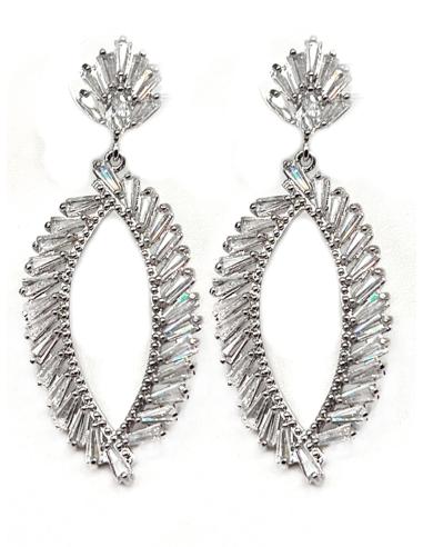 PENDIENTES PLATEADOS LARGOS OVALADOS CON TALLAS DE CRISTAL