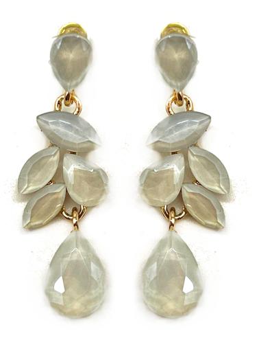 PENDIENTES BLANCOS CON BONITO DISEÑO IRREGULAR