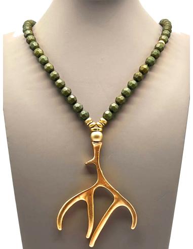 COLLAR PARA MUJER EN VERDE CAZA CON RAMITA DORADA