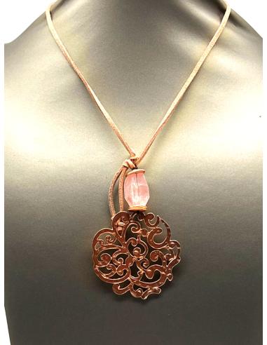 COLLAR CON COLGANTE ROSADOO PARA TODO TIPO DE PRENDAS