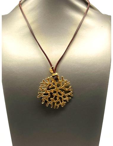 COLLAR DE COLGANTE DORADO PERFECTO FONDO DE ARMARIO