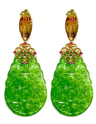 PENDIENTES VERDES LARGOS CON FINA LAGRIMA TALLADA