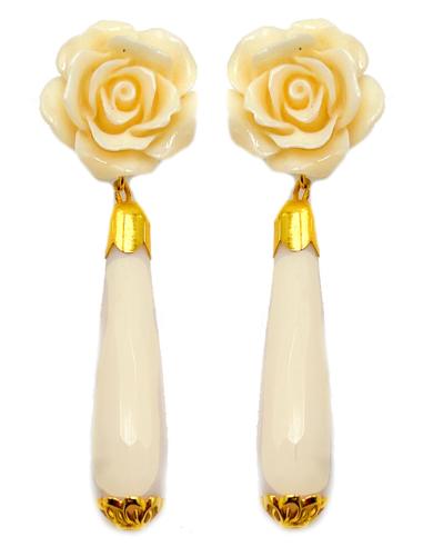 PENDIENTES LARGOS BLANCOS CON CHUPON Y FLORES EN EL TONO