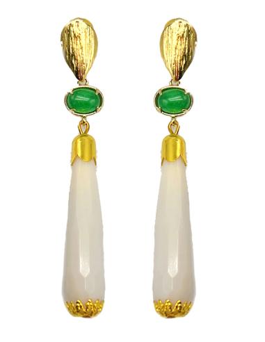 PENDIENTES LARGOS DE PIEDRA BLANCA CON DETALLE EN VERDE