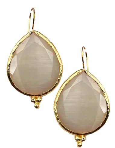 PENDIENTES BLANCOS OVAL BAÑADOS EN ORO PARA BODAS