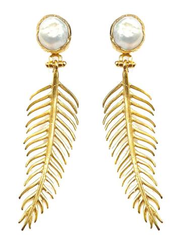 PENDIENTES LARGOS DE HOJITA DORADA CON DETALLE EN PERLA