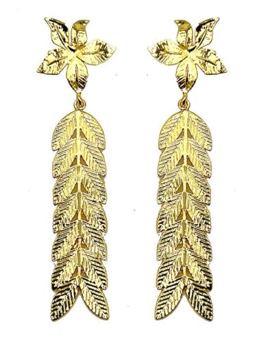 LARGOS PENDIENTES DORADOS CON EXOTICA FLOR Y HOJITAS FINAS