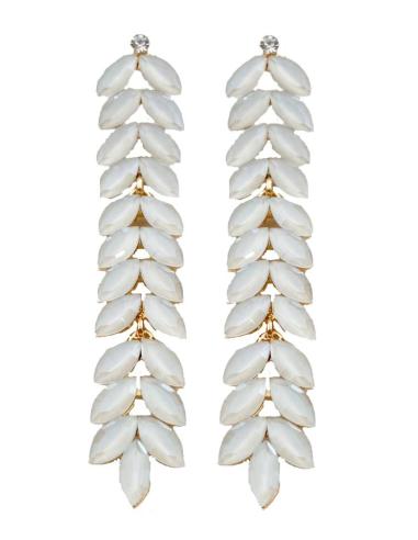 LARGOS PENDIENTES DE FIESTA BLANCOS DETALLES QUE MARCAN LA DIFERENCIA