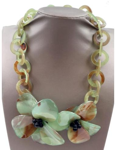 COLLARES VERDES DE ESLABONES GRANDES CON FLORES VISTOSAS