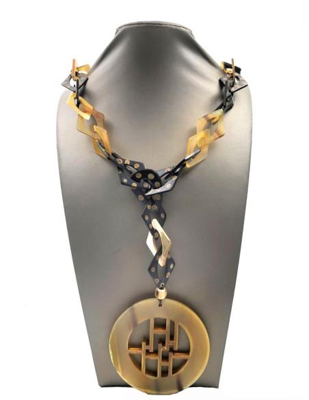 COLLARES EN NEGRO Y NATURAL DE ASTA BUFALO CON AIRE ORIENTAL
