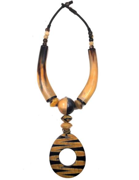 COLLARES DE COLMILLOS DE BUFALO CON VISTOSA LAGRIMA ETNICA