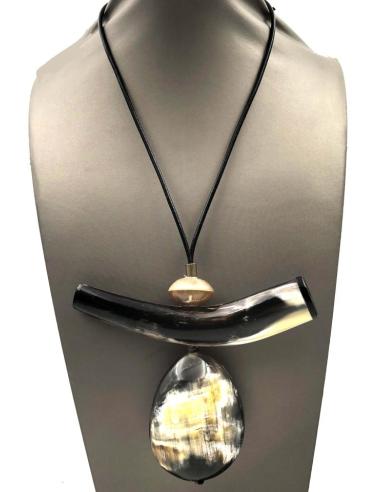 COLLARES UNICOS DE GRAN COLMILLO BLANCO Y NEGRO ESTILO TRIBAL