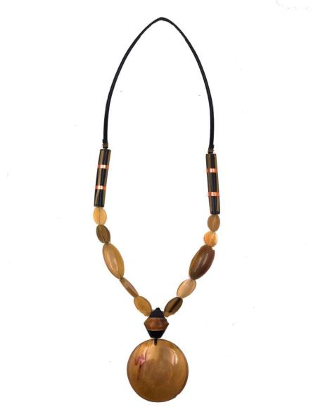 COLLARES TRIBALES DE CUERNO DE BUFALO Y GRAN MEDALLO EN NATURAL